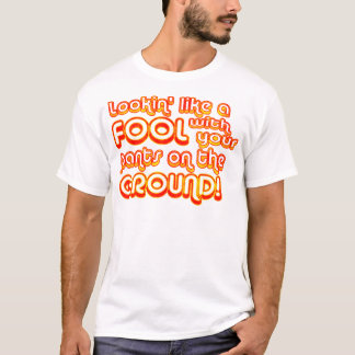 Lookinは地面のあなたのズボンを持つ愚か者を好みます! Tシャツ