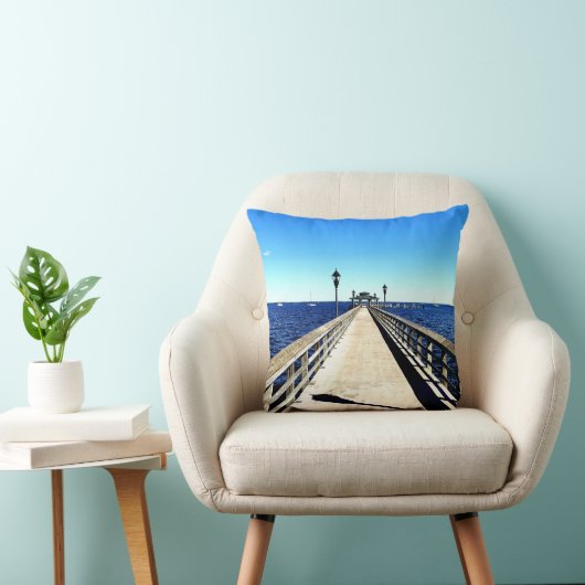 Looking Down The Pier クッション (椅子)