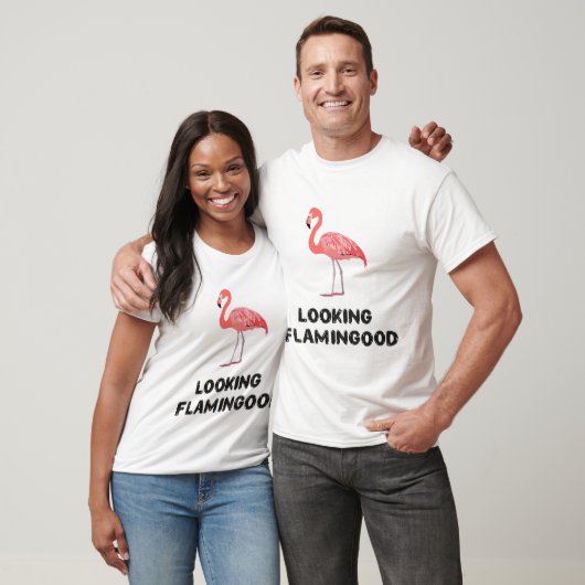 Looking Flamingood Tシャツ (ユニセックス)