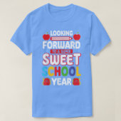 Looking Forward To A Super Sweer School Year Back  Tシャツ (デザイン正面)