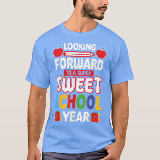 Looking Forward To A Super Sweer School Year Back  Tシャツ