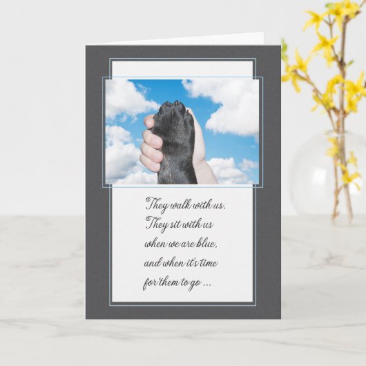 Loss of a Dog Hand Holding a Paw Pet Sympathy カード (黄色い花)