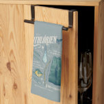 LOTHLORIEN™ Watercolor Collage Graphic キッチンタオル<br><div class="desc">Step into the golden woods of Middle-earth™ with this enchanting Lord of the Rings™ design inspired by Lothlórien™. Featuring elegant Elven elements — from flowing cloaks and intricately crafted blades to a graceful bow, vial of light, and delicate leaves drifting on the breeze — this artwork captures the quiet beauty...</div>