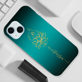 Lotus & Om – 名前パーソナライズされたミニマリスト iPhone 15ケース