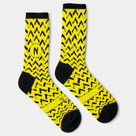 Loud Chevron Black and Yellow Name Initials ソックス (右)