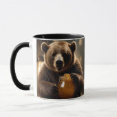  L'ours gourmand et son pot de miel doré. マグカップ (左)