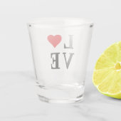 LOVEとハートミニマリストエレガント ショットグラス (裏面)