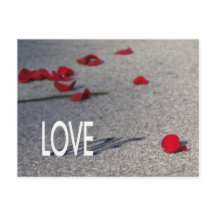 LOVEとバラ花びら