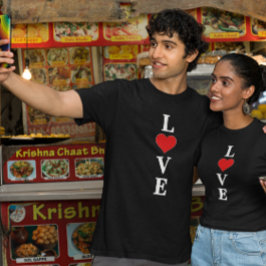 LOVEクラシックハートのツイストモダンモチーフ Tシャツ