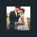 LOVE書道エレガントカップル結婚の写真 キャンバスプリント<br><div class="desc">新婚のためのエレガントな結婚式の記念お気に入りの品，バレンタインの日，婚約，あなたのカップルの写真を表示しまモダンす。名前や日付などの書の文字に対するスクリプトの愛と読し、タイポグラフィを際立たせるために暗いグラデーションの上に個人的なメッセージや日付などカスタム。</div>