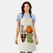 LOVE – かわいいカボチャ&水玉模様文字 エプロン (着用した状態)