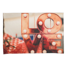 LOVE (ビッグレッドレタリング) 枕カバー