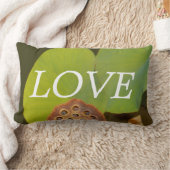 LOVE、ロータスポッド緑リリーのパッドのインスピレーション ランバークッション (ブランケット)