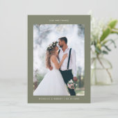 Love & 感謝してい Minimalistの写真結婚Sage Green サンキューカード (スタンド正面)