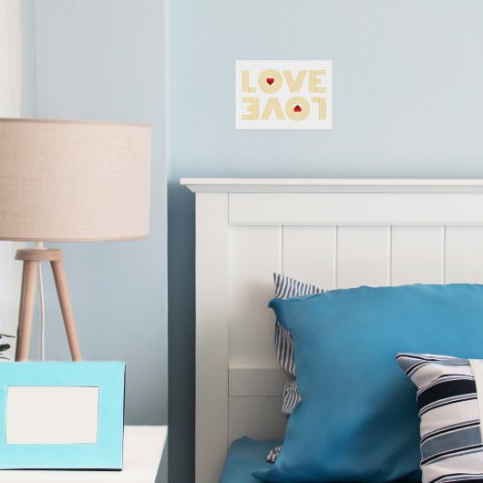 "LOVE"逆さまな言葉と赤いハート 箔ポスター (インサイチュ (寝室))