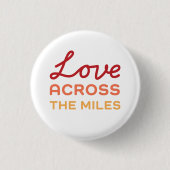 Love Across the Miles - 三色再会ピンバッジ 缶バッジ (正面)