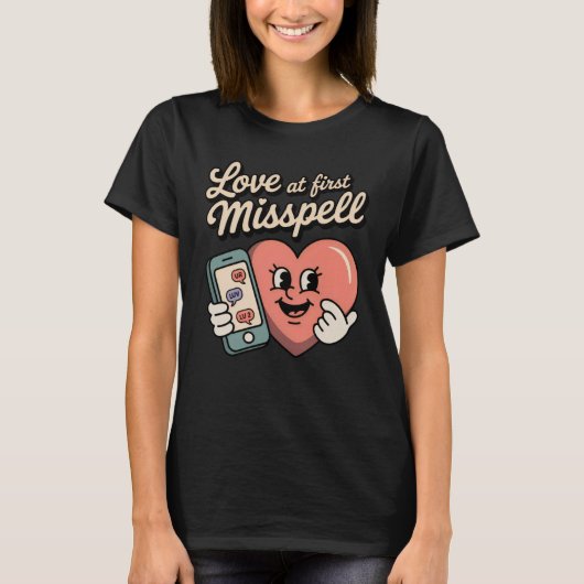 Love at First Misspell | Funny Texting Romance  Tシャツ (正面)