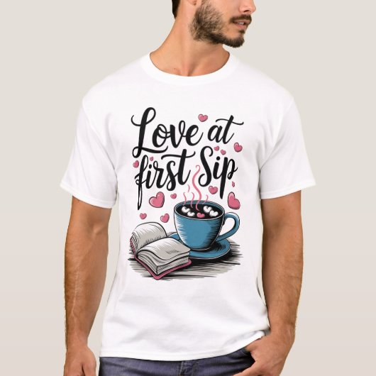 Love at First Sip - Coffee Loverおもしろい Shirt Tシャツ (正面)