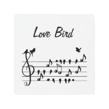 Love Bird、歌の鳥のノートの間に座って