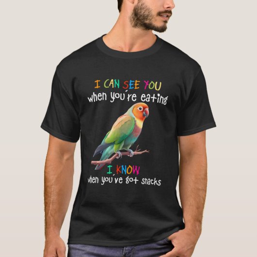 Love BirdsあなたはのLovebiであなたを見る食べことができる Tシャツ (正面)