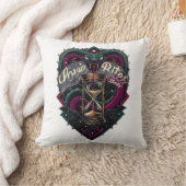 Love Bites (Literally) T-Shirt | Venomous Valentin クッション (ブランケット)