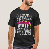 Love Does Not Know Math It Solves All Your Problem Tシャツ (正面)