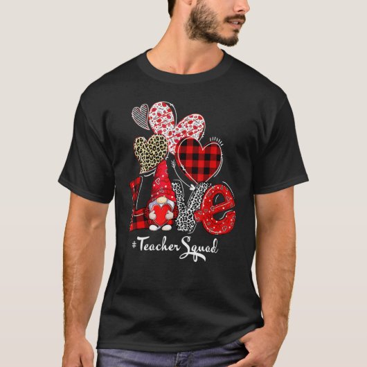 Love Gnome Teacher Squad Happy Valentine Gnome Tea Tシャツ (正面)