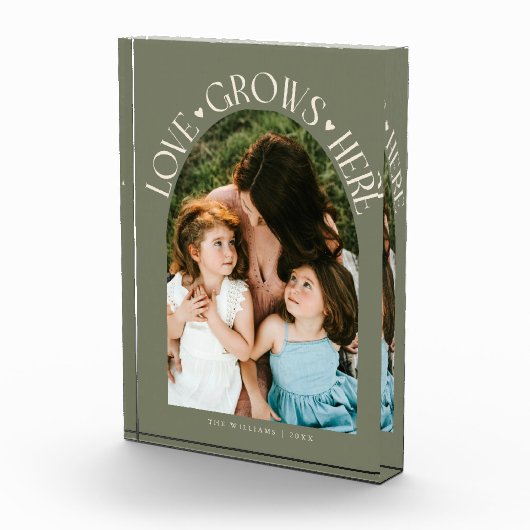 Love Grows Here Modern Arch Sage Green フォトブロック (右)