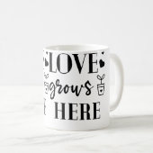 Love Grows Here Plants Flower Lover Gardening Gard コーヒーマグカップ (正面右)