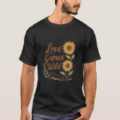Love Grows Wild – Boho Rustic Sunflower Romance De Tシャツ (正面)