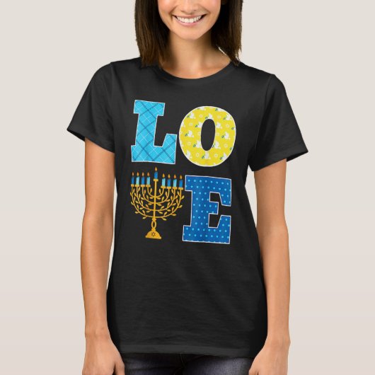 LOVE Hanukkah Decorations Dreidel Menorah Chanukah Tシャツ (正面)