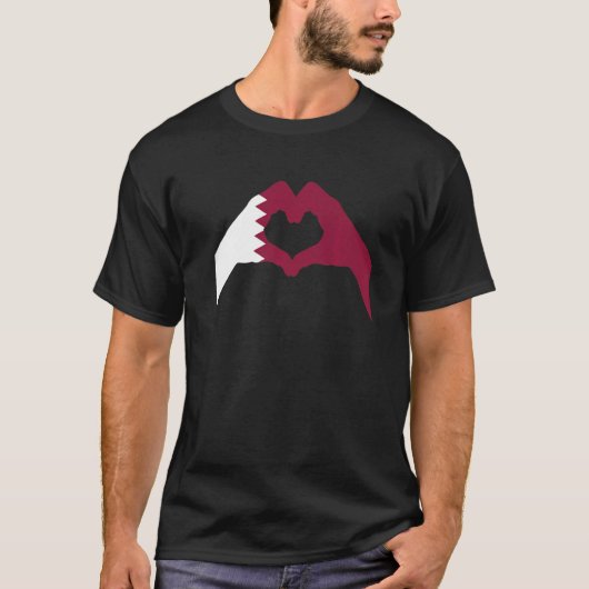 Love Heart Sign Qatar Flag Tシャツ (正面)