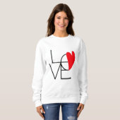 LOVE Heart T-Shirt – Minimalist Romantic Design スウェットシャツ (正面フル)