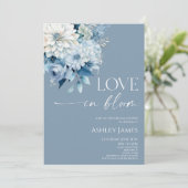 Love In Bloom Dusty Blue Floral Bridal Shower 招待状 (スタンド正面)