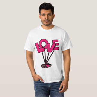 "Love in Every Stitch".ラブステッカーTシャツ。 Tシャツ