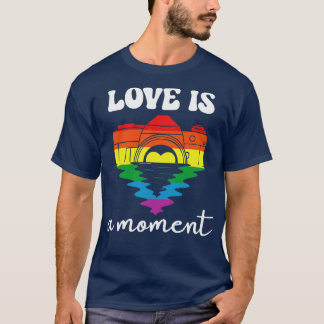 Love Is A Moment Tシャツ