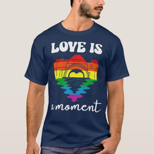 Love Is A Moment Tシャツ (正面)
