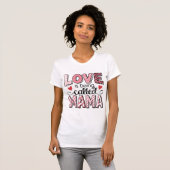Love Is Being Called Mama Cute Patchwork Valentine Tシャツ (正面フル)