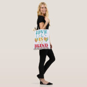 Love Is Blind Braille Hearts トートバッグ (モデル)