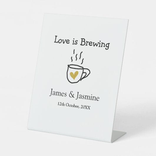 Love is Brewing coffee mug金ゴールドハートカップル名 台座サイン (正面)