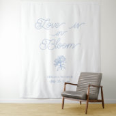 Love Is in Bloom Blue Hydrangea Bridal Shower タペストリー (インサイチュ)