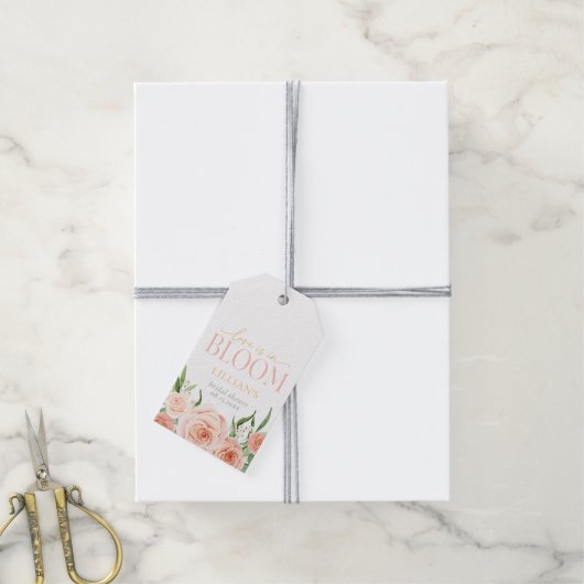 Love Is In Bloom Pink Floral Bridal Shower ギフトタグ (より糸付き)