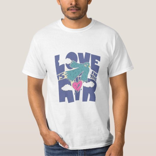 Love Is In The Air – Cute Bird & Heart Romantic Tシャツ (正面)