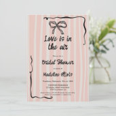 Love Is in the Air Retro Pink Quirky Bridal Shower 招待状 (スタンド正面)