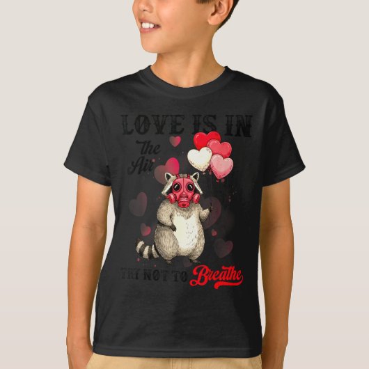 Love Is In The Air Try Not To Breathe Cute Raccoon Tシャツ (正面)