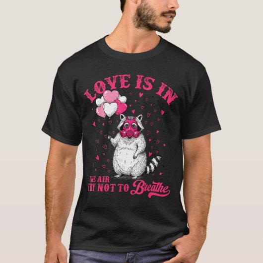 Love Is In The Air Try Not To Breathe Cute Raccoon Tシャツ (正面)