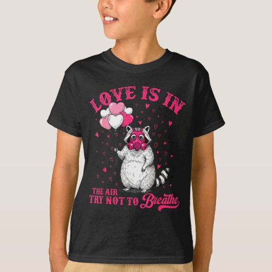 Love Is In The Air Try Not To Breathe Cute Raccoon Tシャツ (正面)