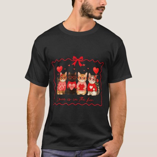 Love Is In The Fur Cat Lovers Valentines Cute Cats Tシャツ (正面)