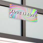 Love Is Love プライド 横断幕 (ビルの外側)