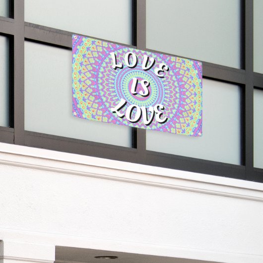 Love Is Love プライド 横断幕 (ビルの外側)